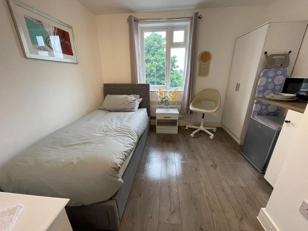 Letzi Premium Cozy Retreat Private En-Suite Rooms, Wembley Londres Extérieur photo