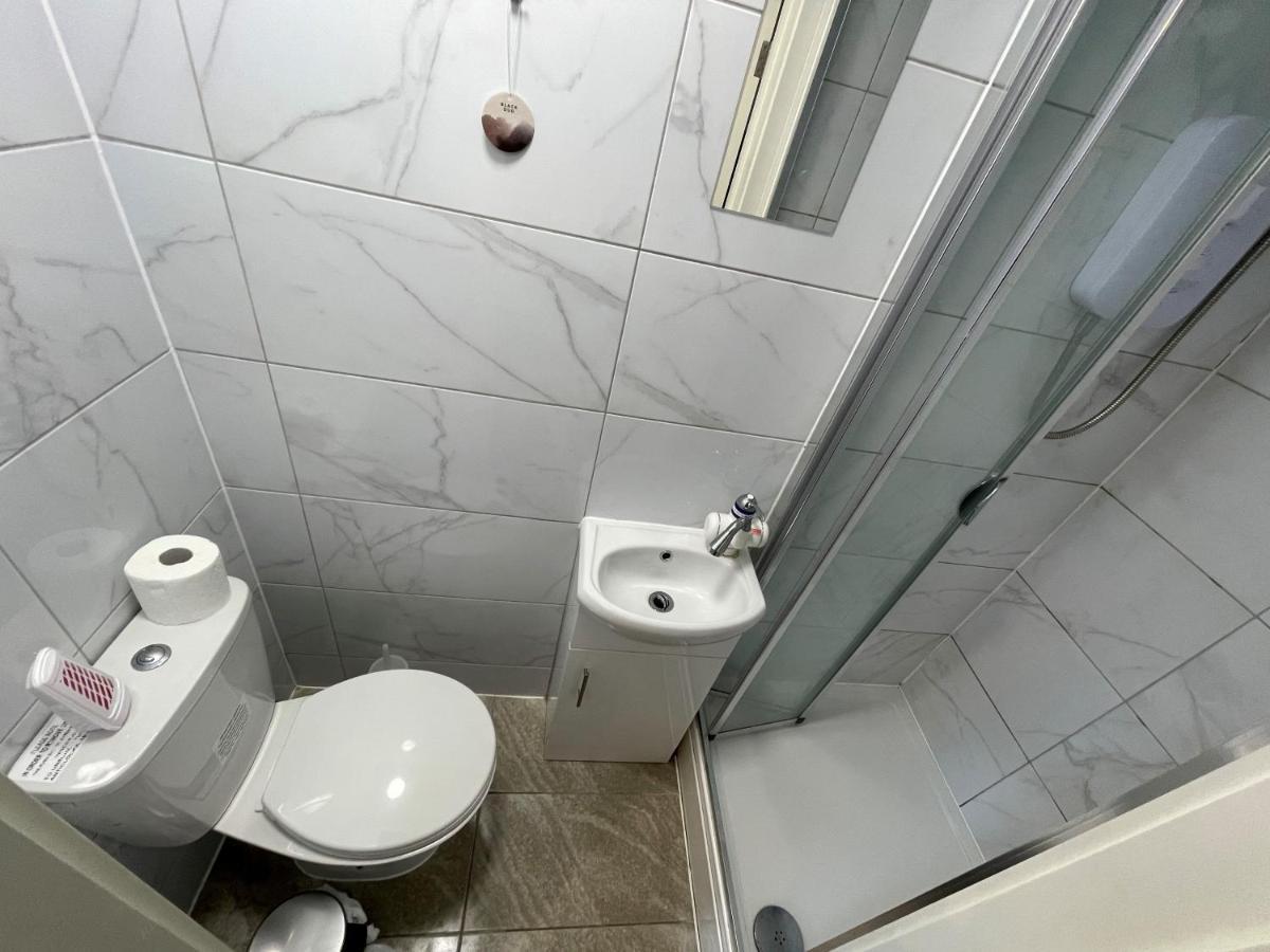 Letzi Premium Cozy Retreat Private En-Suite Rooms, Wembley Londres Extérieur photo