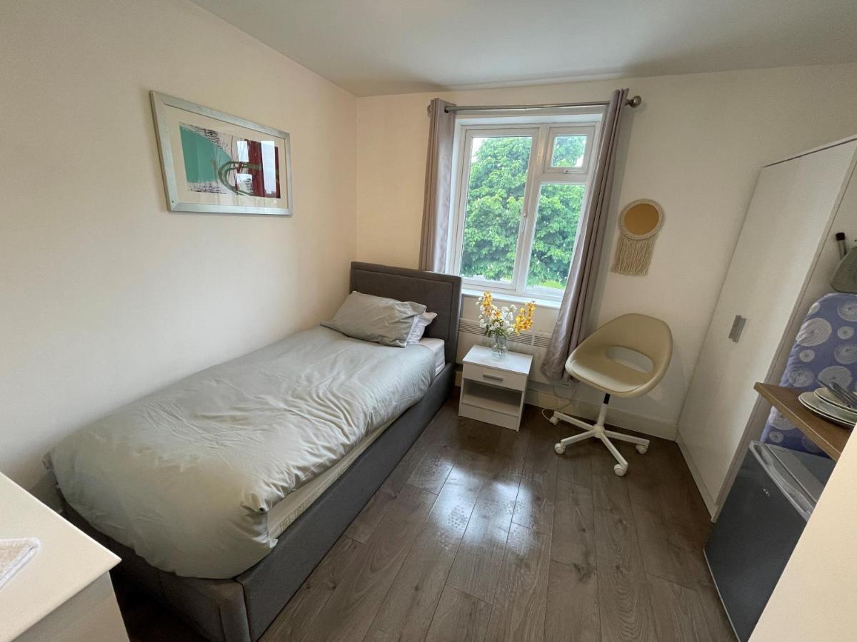 Letzi Premium Cozy Retreat Private En-Suite Rooms, Wembley Londres Extérieur photo