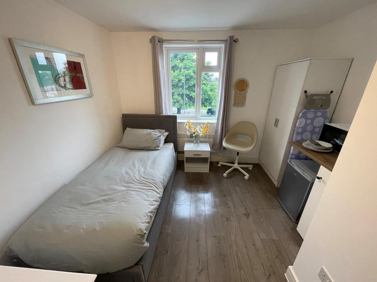 Letzi Premium Cozy Retreat Private En-Suite Rooms, Wembley Londres Extérieur photo
