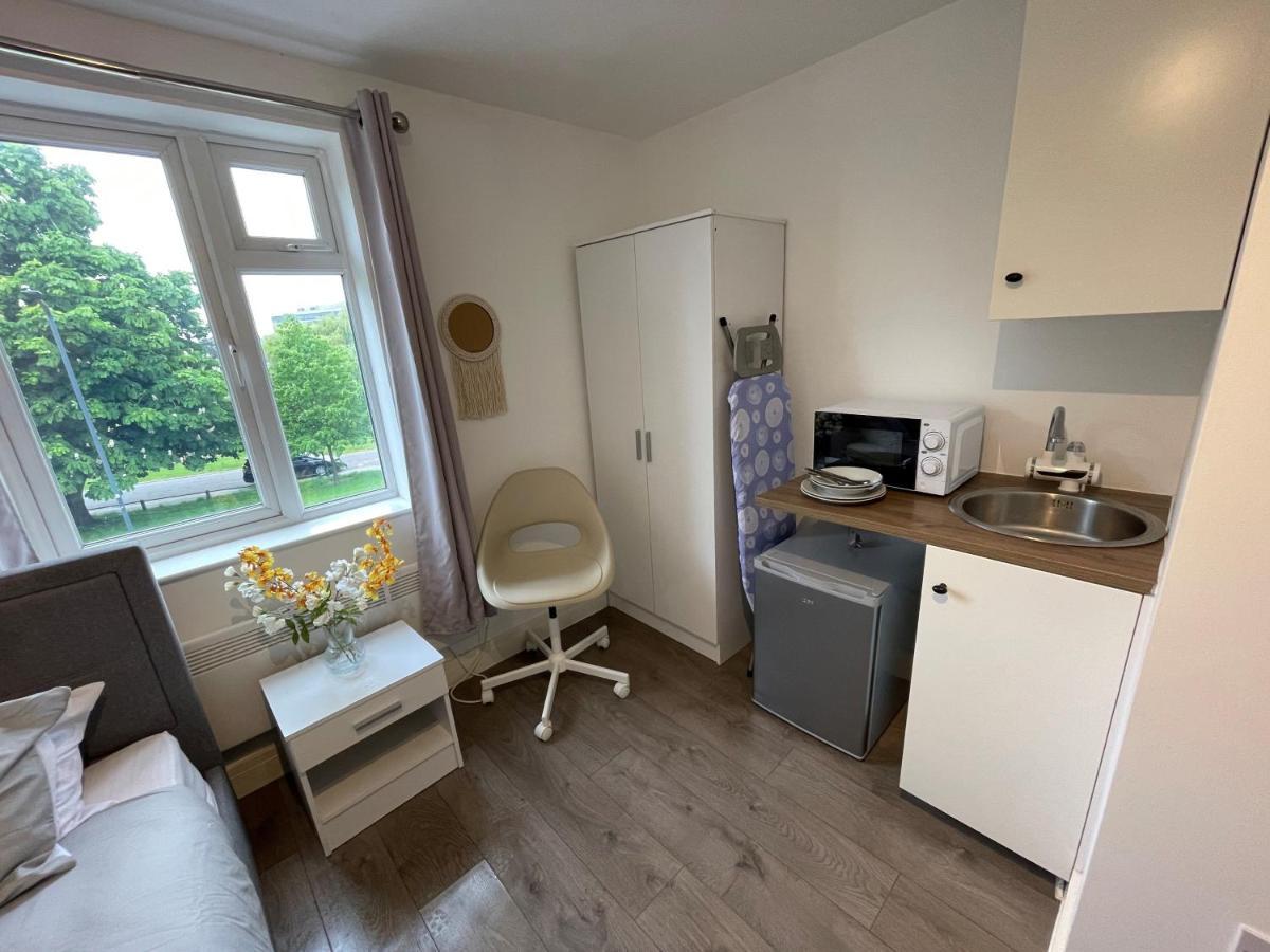 Letzi Premium Cozy Retreat Private En-Suite Rooms, Wembley Londres Extérieur photo