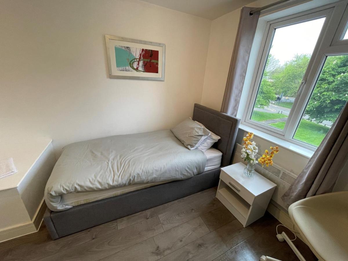 Letzi Premium Cozy Retreat Private En-Suite Rooms, Wembley Londres Extérieur photo
