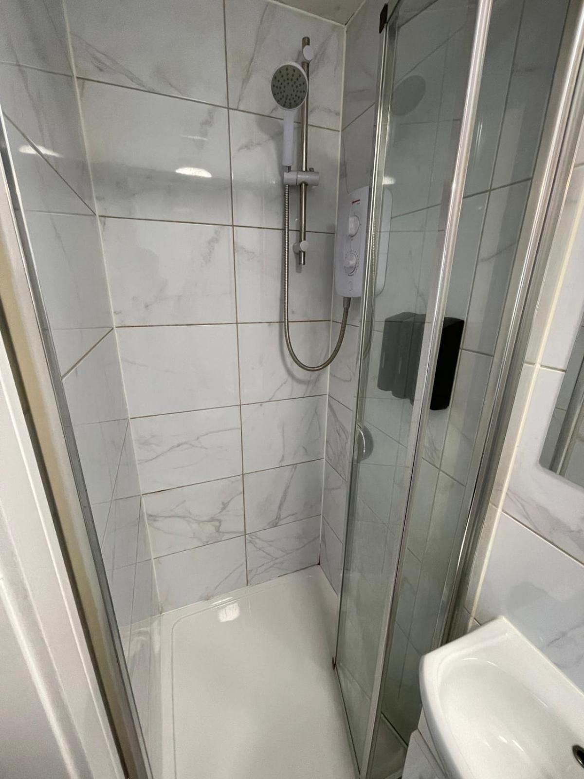 Letzi Premium Cozy Retreat Private En-Suite Rooms, Wembley Londres Extérieur photo