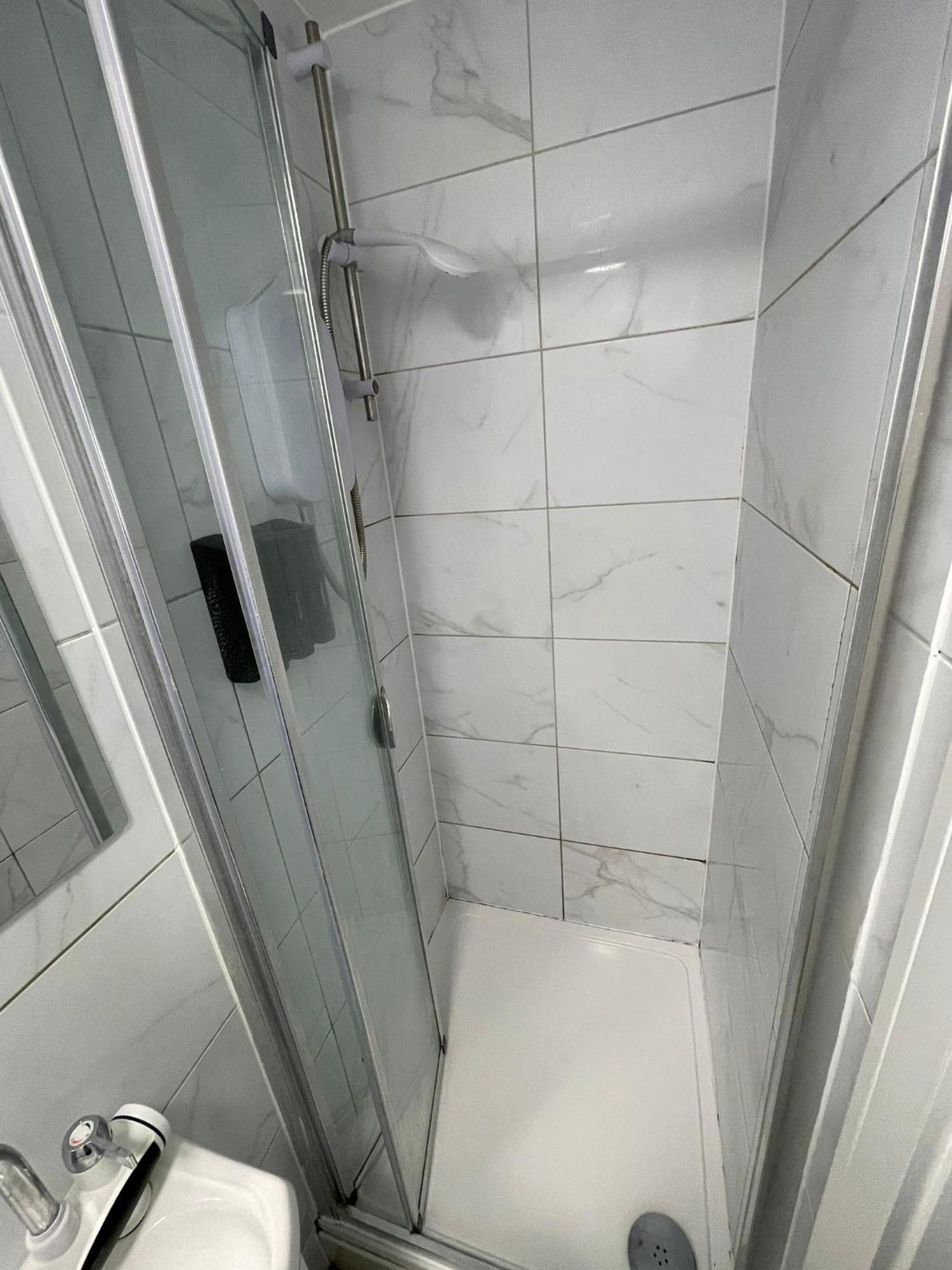 Letzi Premium Cozy Retreat Private En-Suite Rooms, Wembley Londres Extérieur photo
