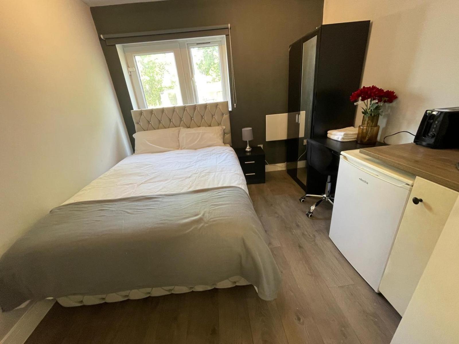 Letzi Premium Cozy Retreat Private En-Suite Rooms, Wembley Londres Extérieur photo