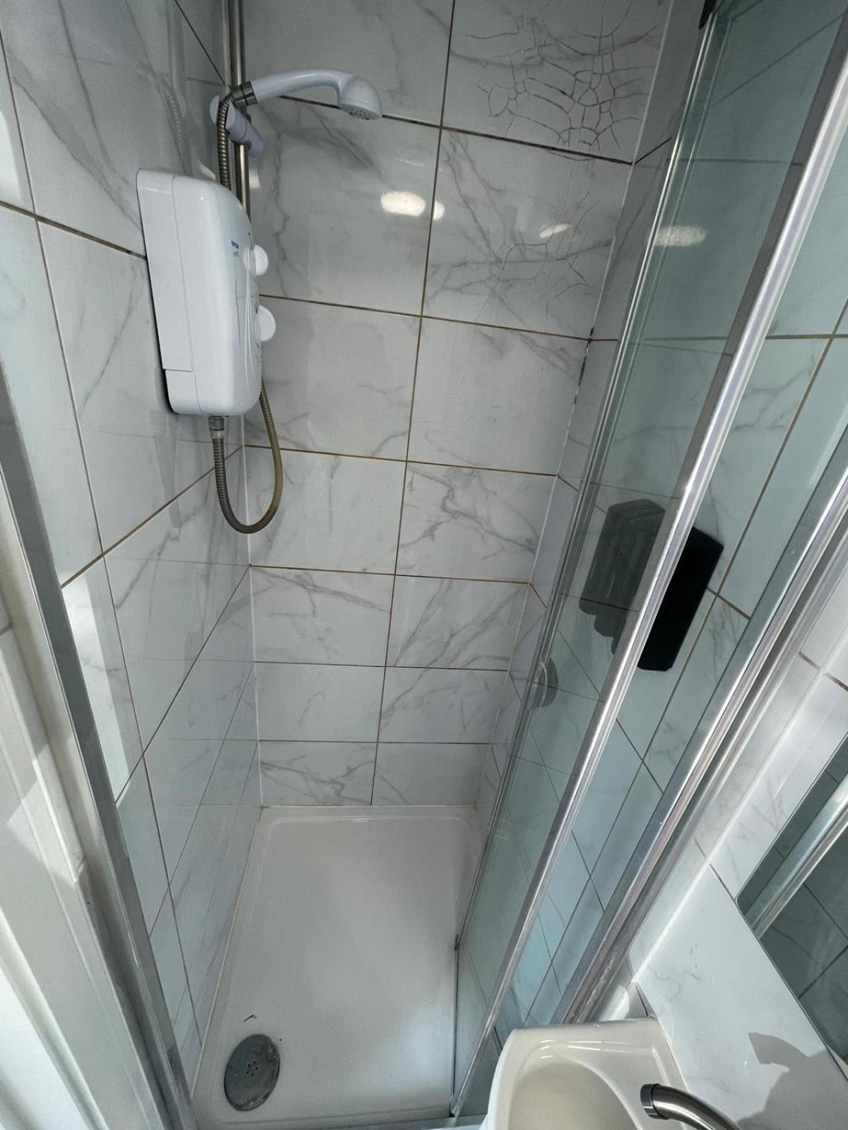 Letzi Premium Cozy Retreat Private En-Suite Rooms, Wembley Londres Extérieur photo