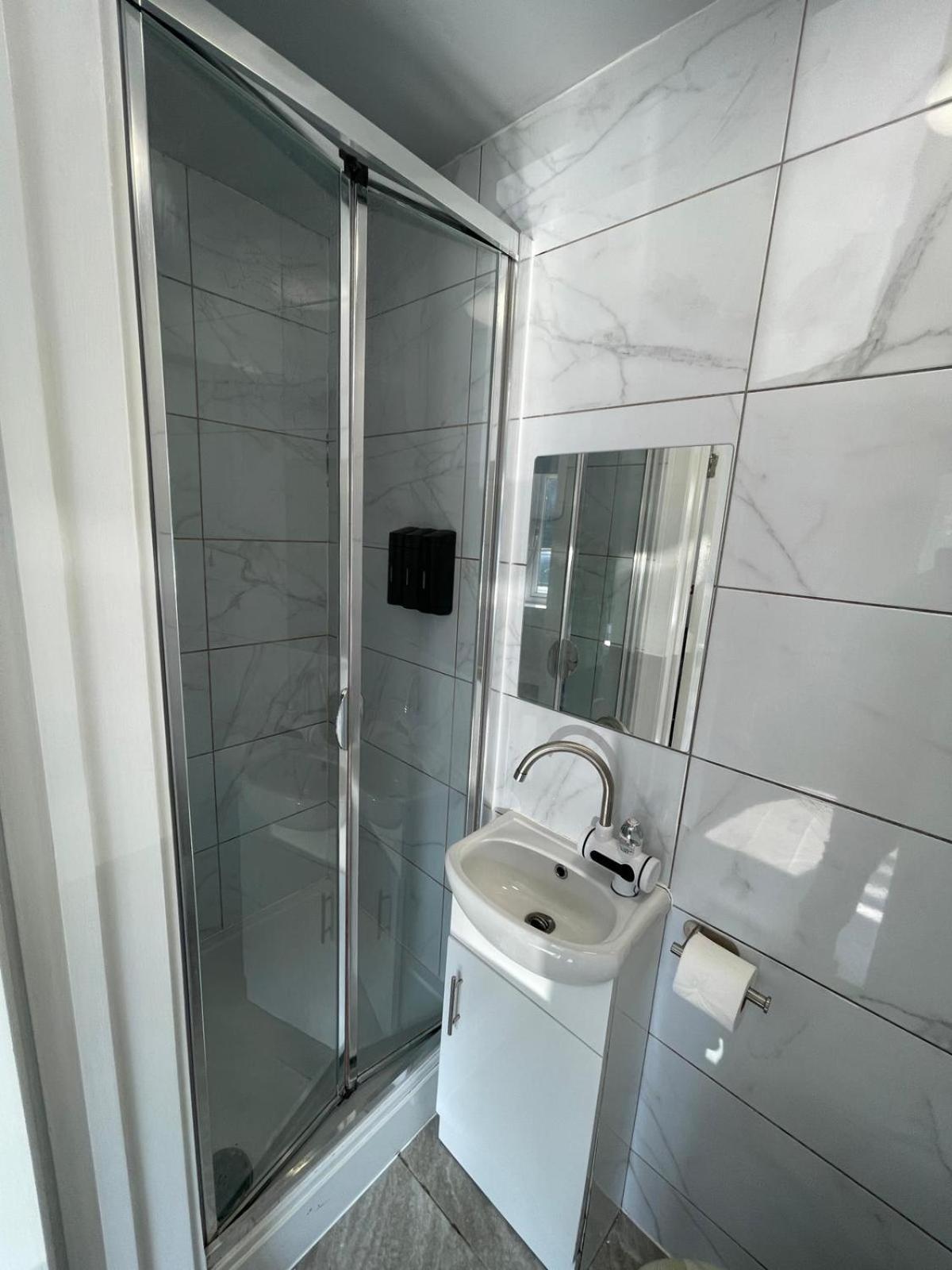 Letzi Premium Cozy Retreat Private En-Suite Rooms, Wembley Londres Extérieur photo