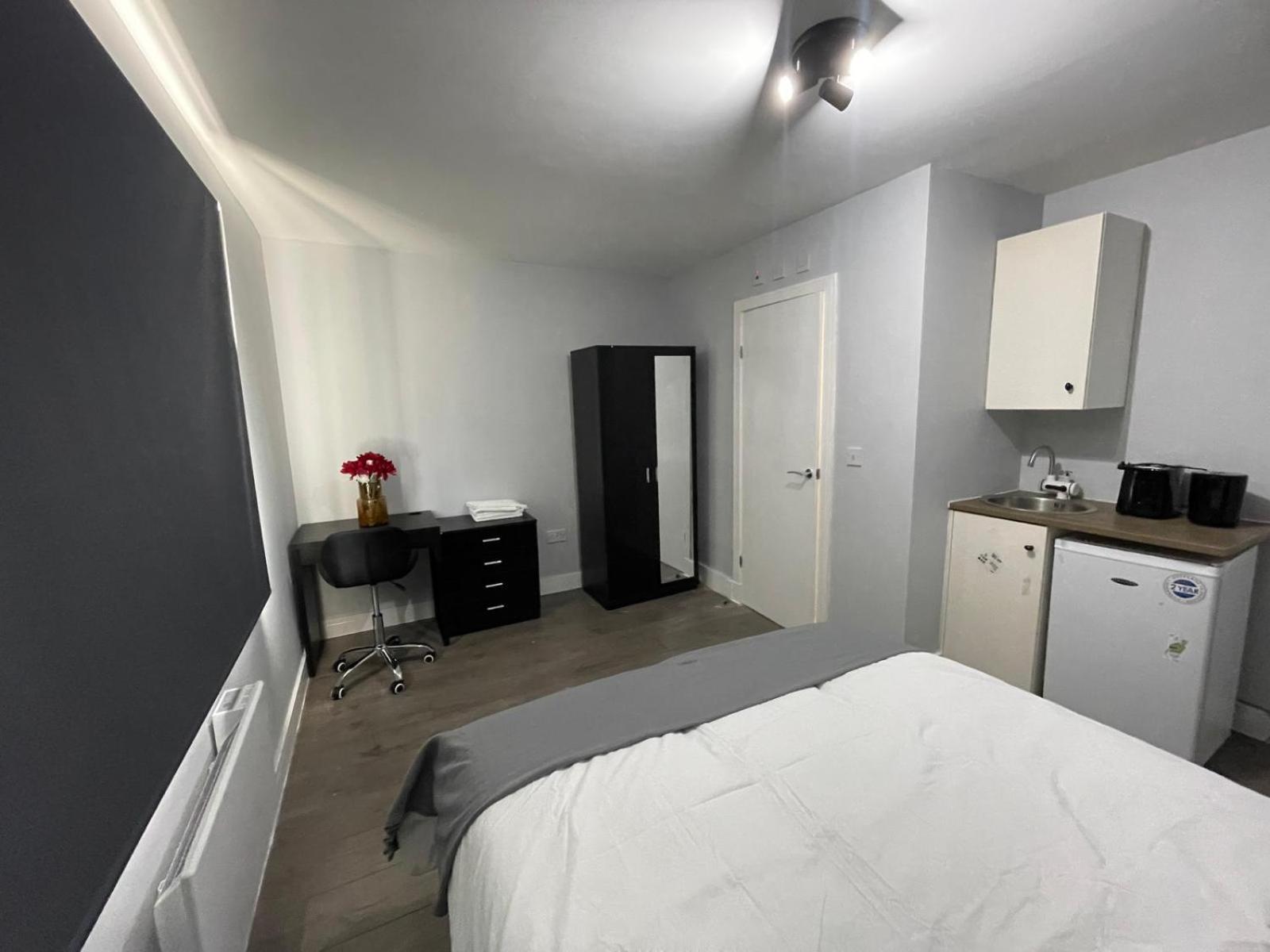Letzi Premium Cozy Retreat Private En-Suite Rooms, Wembley Londres Extérieur photo