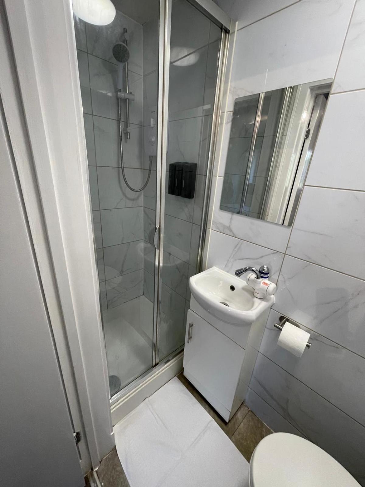 Letzi Premium Cozy Retreat Private En-Suite Rooms, Wembley Londres Extérieur photo